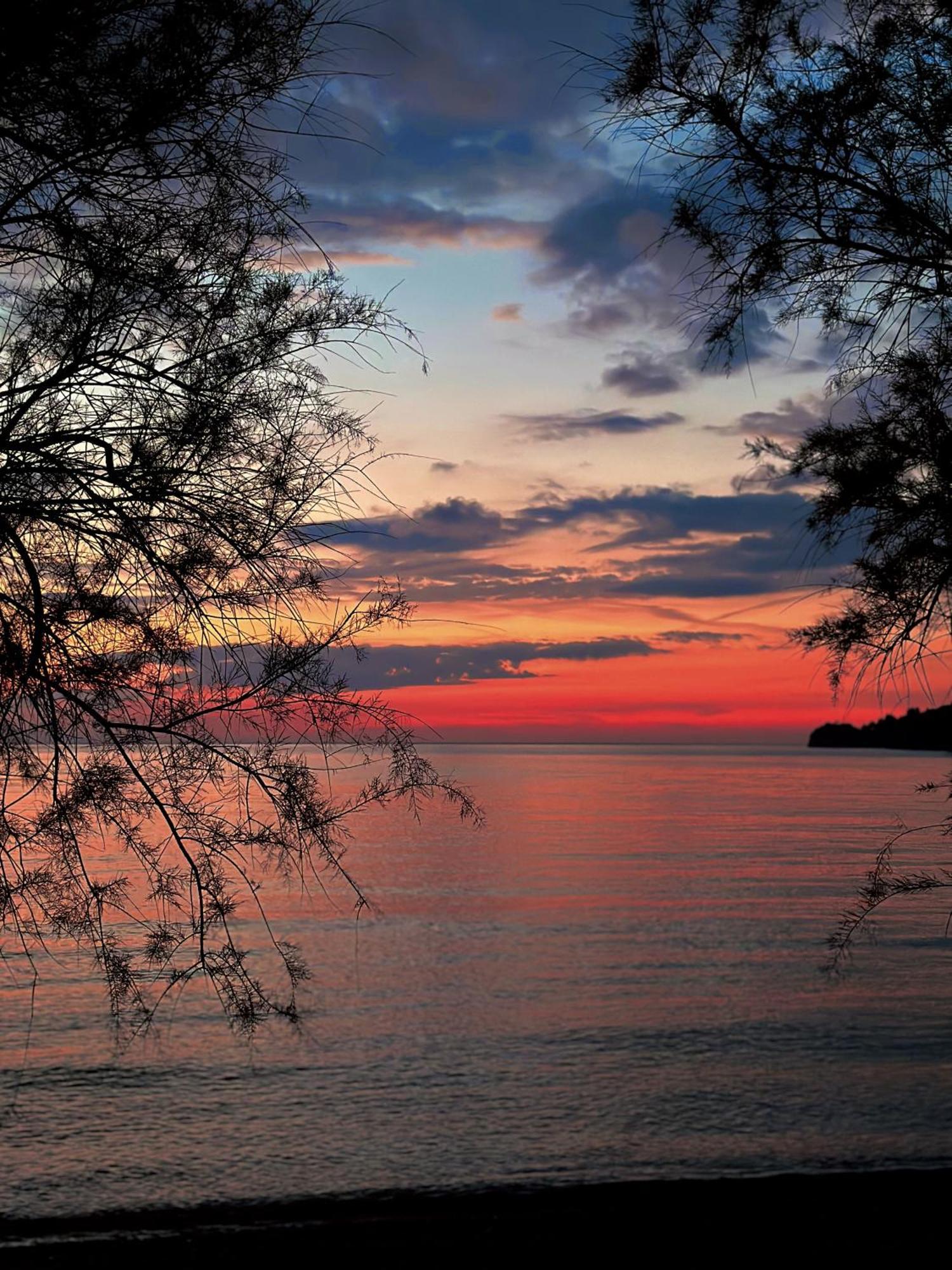 Potami Seashell Hotel Himare Bagian luar foto
