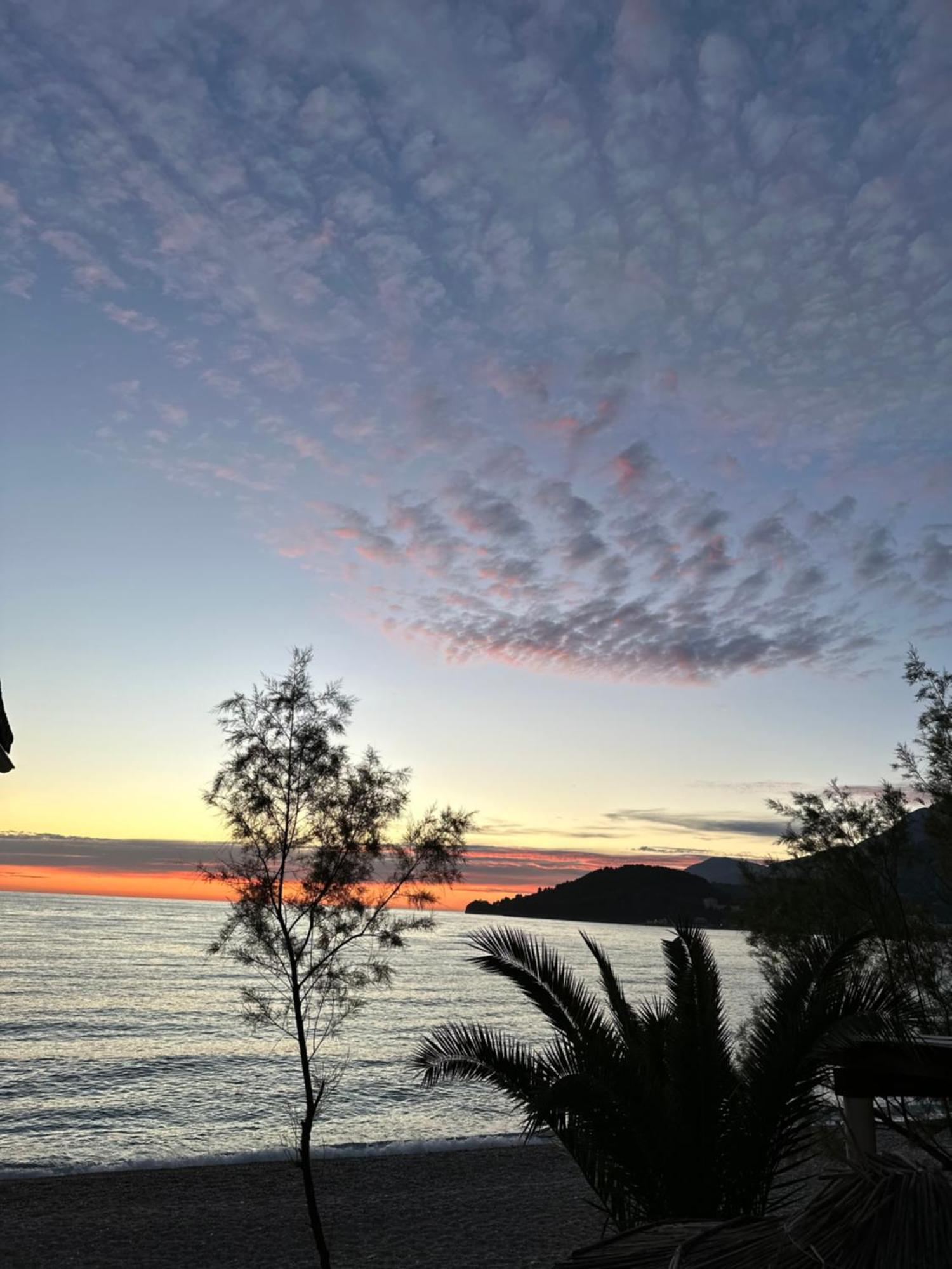 Potami Seashell Hotel Himare Bagian luar foto