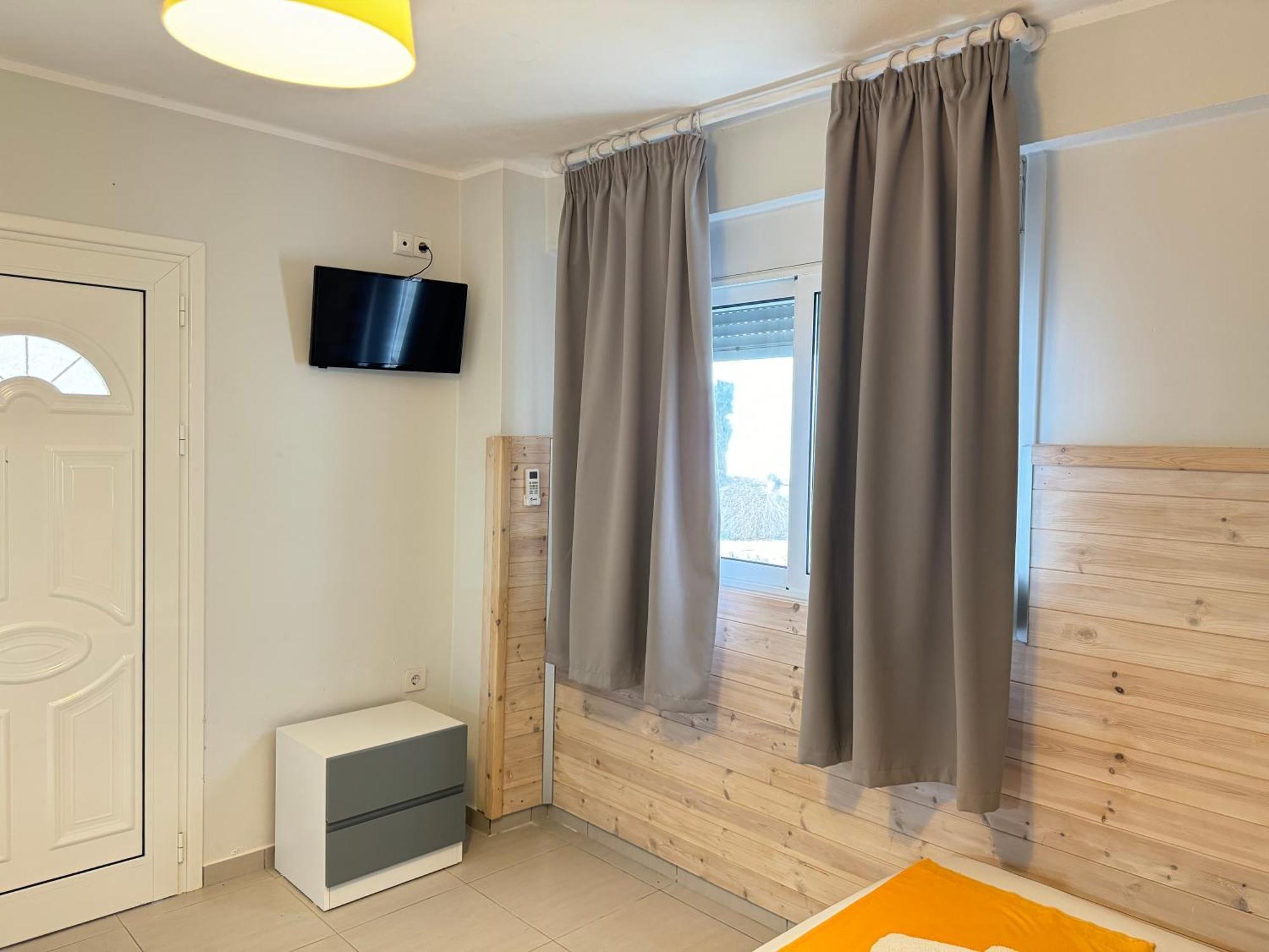 Potami Seashell Hotel Himare Bagian luar foto