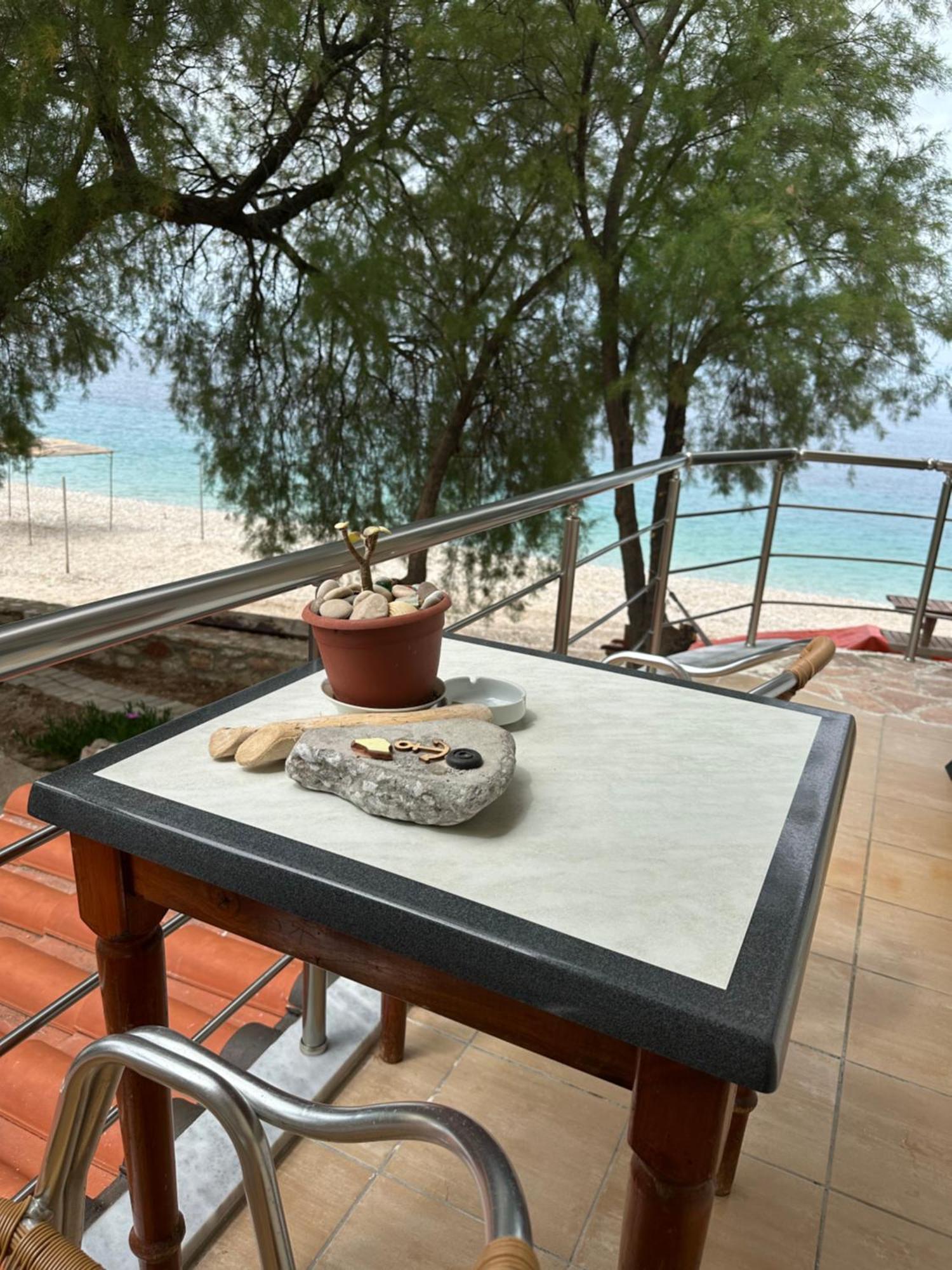 Potami Seashell Hotel Himare Bagian luar foto